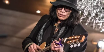 Почина музичарот Сиксто Родригез, ѕвезда на оскаровецот „Барајќи го Шугармен“