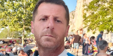 (Фото) Скопјанецот Сашо стигна пеш до манастирот Острог во Црна Гора