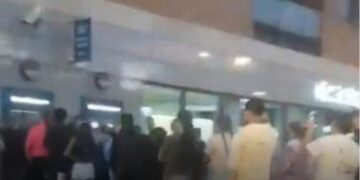 Се расипаа банкоматите во Ирска, луѓето подигаа и по 1000 евра и со нула салдо на нивните сметки