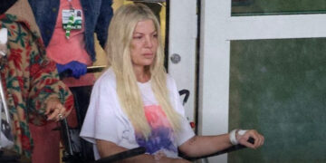 Тори Спелинг во инвалидска количка излезе од болница