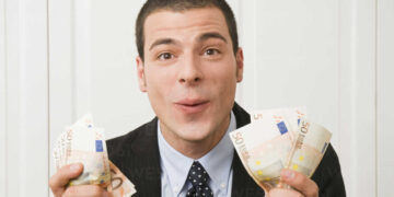 Маж во Унгарија добил плата од 92.000 евра по грешка