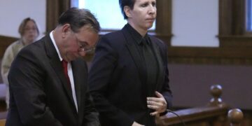 Мерлин Месон доби казна откако призна дека му дувал нос во лице на снимател на концерт во Њу Хемпшир