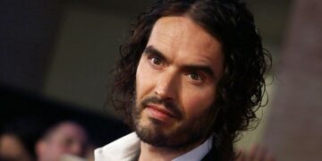 Актерот Расел Бенд обвинет за силување