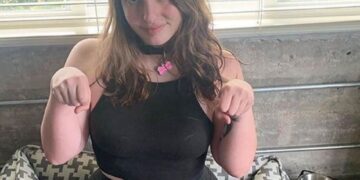 Си дала отказ од работа и сега глуми дека е куче и заработува 10.000 долари месечно