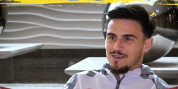 (Видео) Алиоски не ме пушташе во соба, а Несторовски ми викаше на терен: Елмас за почетоците во фудбалската репрезентација