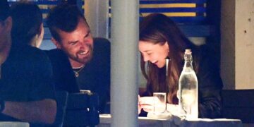 Бившиот на Џенифер Анистон си фати 23 помлада девојка