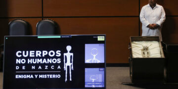 Новинар открил вонземјани во Перу и ги претставил во националниот Конгрес во Мексико Сити