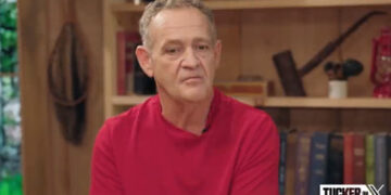 (Видео) Маж откри дека бил во интимен однос со Барак Обама во емисијата на познатиот водител Такер Карлсон