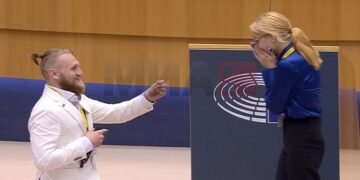 Естонец ја запроси девојка си во Европскиот парламент
