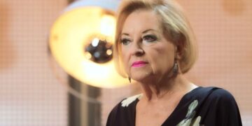 Кариерата ја започна во цртани филмови, отпеа дует со Луис Армстронг, два пати се мажеше, а љубовта ја најде со Арсен Дедиќ: Животната приказна на Габи Новак