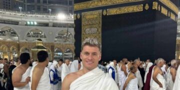 Алиоски отиде на молитва во Мека