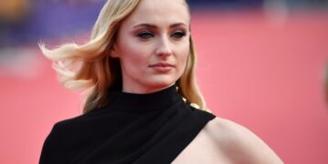 Ѕвездата од „Игра на тронови“ се разведува од музичарот Џо Џонсон по пет години брак