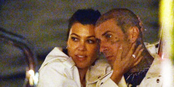 Кортни Кардашијан завршила во болница, а Тревис ја одложил турнејата за да биде со неа