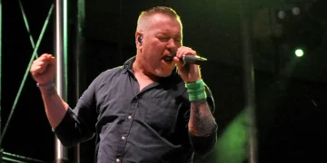 Почина познатиот пејач Стив Харвел од американскиот бенд „Смеш моут“