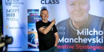 Кругот не е тркалезен, добредојде во Тирана: Огромни почести за Манчевски во Албанија