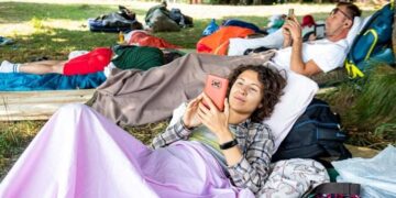 Семејството ме моли да станам, ама џабе, дојдов да победам: Уште трае натпреварот во лежење во Црна Гора