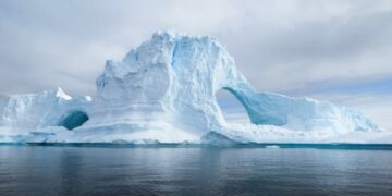 Научниците пронајдоа древен изгубен свет длабоко под мразот на Антарктикот