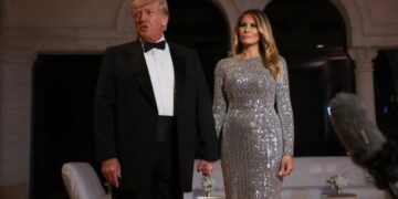 Трамп барал од Меланија да облече бикини и да забавува гости: детали од тајно видео за поранешниот претседател на САД