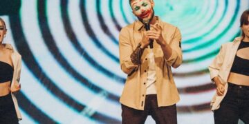 (Видео) Џокер дебитираше на „Макфест“: Сопругот на Антониа Гиговска со впечатлив настап на фестивалот