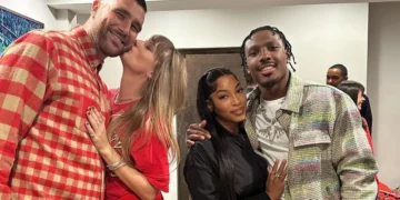 Прв јавен бакнеж на Тејлор Свифт и Тревис Келче по победата на неговиот тим