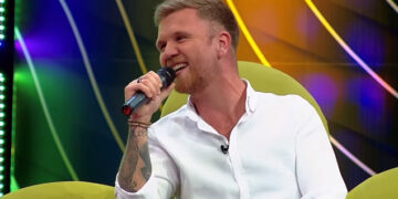 (Видео) Огнен Здравковски растури со „Зајди зајди“ во емисијата на Горан Чомор