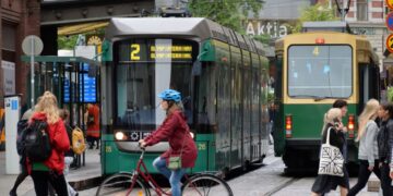 Земји каде е нормално да се оди гол на работа, да се плука и да се фрла мебел низ прозор