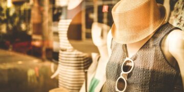 Маж глумел дека е кукла од излог за да украде накит во Варшава