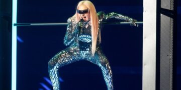 Мадона ја започна турнејата откако се опорави од сериозна бактериска инфекција