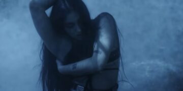 (Видео) Ќерката на Мадона гола и оддаде почит на својата славна мајка