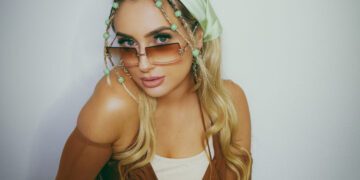 (Видео) Пејачката Каролин ја преработи песната „Ќе ти дојдам“ на Спасен Силјановски во модерен ар-ен-би стил