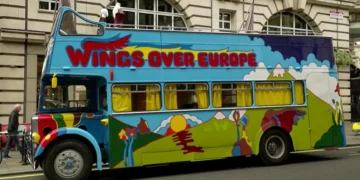 Автобусот од турнејата на Макартни и неговиот бенд на аукција се очекува цената да достигне до 300 илјади долари