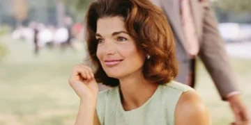 Невиноста ја изгубила во лифт, вистински се заљубила на 60 години: Сите мажи на Џеки Кенеди