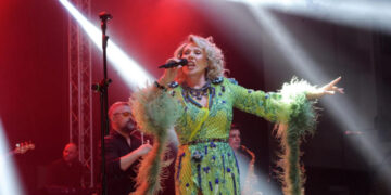 Лепа Брена за 50.000 евра пеела на геј свадба во Палма де Мајорка