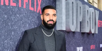 (Видео) Само што дознав дека имам мултиплекс склероза: Дрејк прекина концерт за да објави дека ќе и плати лекување на обожавателка