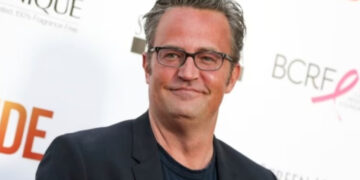 Патологот го одложи објавувањето на причината за смртта на Метју Пери, бара понатамошна истрага