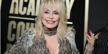 Доли Партон секогаш спие нашминкана за да биде спремна за на камера во случај на земјотрес