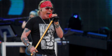 Манекенка го тужеше Ексл Роуз за сексуален напад