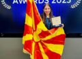 Елена Божиновска: млада инфлуенсерка, која, наместо да промовира брендови, поттикнува промени и се бори за правата на децата