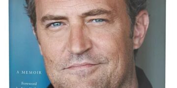 Смртта на Метју Пери пак ја качи на прво место неговата автобиографска книга