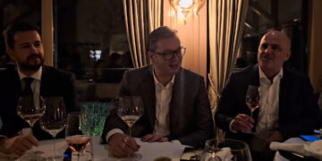 (Видео) „Дајте вина, хочу лом“, премиерот Ковачевски се опушти во Белград