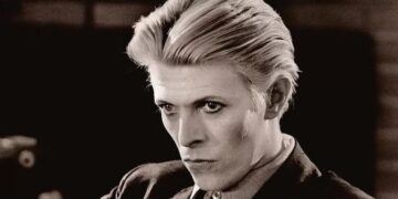 Ракописи од две песни на Боуви може да стигнат 100.000 фунти на аукција