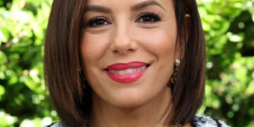 Ева Лонгорија има нова фризура – ​​идеална за жени во 50-тите за помлад и посвеж изглед