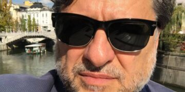 Фрчкоски се разведува од сопругата