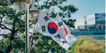 Јужнокорејец затворен затоа што ја пофалил Северна Кореја во песна