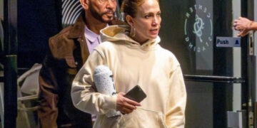 Џенифер Лопез се прошета без шминка