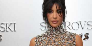 Ким Кардашијан се појави облечена во кристали Сваровски: креацијата привлече големо внимание, а инспирација и беше познатата Мерлин Монро