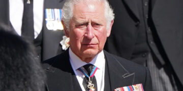 Кралот Чарлс бара нов телефонски оператор: Треба да одговара на 4.000 повици неделно за годишна плата од 30.000 евра