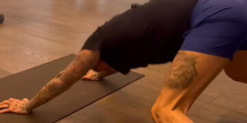 (Видео) Задникот на Дејвид Бекам повторно го полуде светот: По сликата во неговите боксерки, Викторија повторно се „фали“ со сопругот