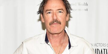 Почина актерот Џејмс Мекафри