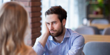 Хороскопски знаци на кои брзо им здосадуваат врските: Дали е тој меѓу нив?